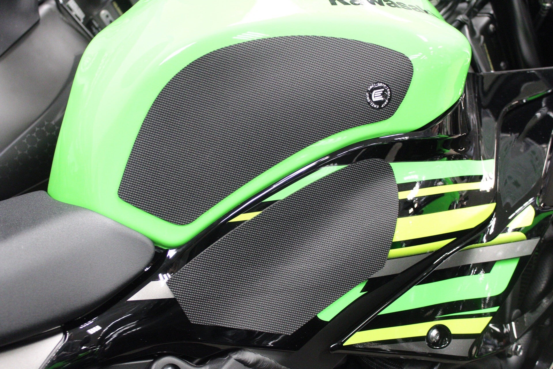 Eazi-Grip Pro Tank Grips Kawasaki ZX6R 2019-2020 | 7aftermarket India