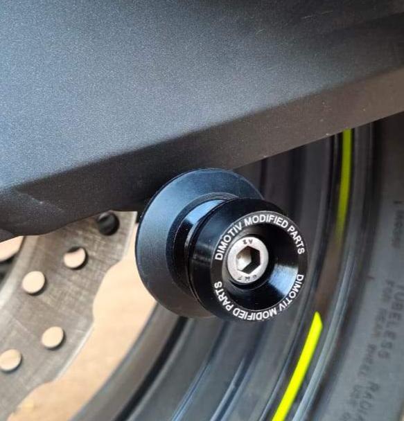 Dimotiv M10 Swingarm Spool for Kawasaki Z900 7aftermarket India